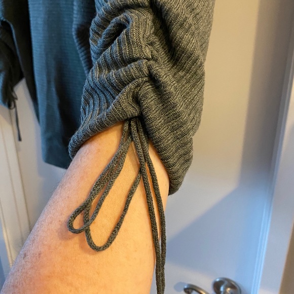 a.n.a. Slate Grey sweater Excellent like new condition! - Picture 5 of 7